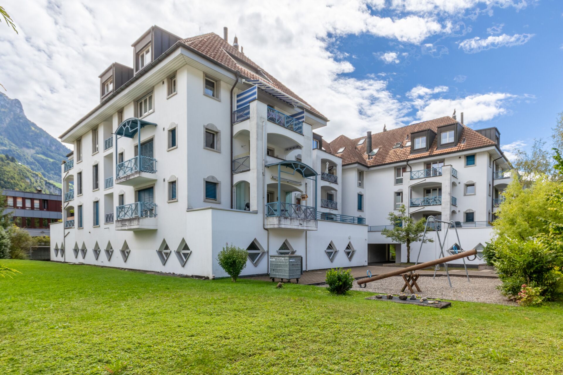 Ruhig gelegenes Wohnhaus umgeben von viel Grünfläche