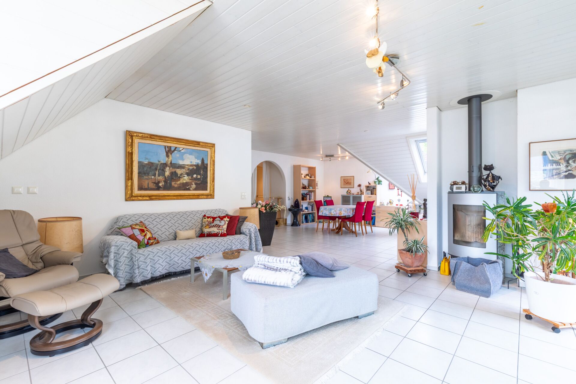 Gemütliches Wohnzimmer mit Schwedenofen