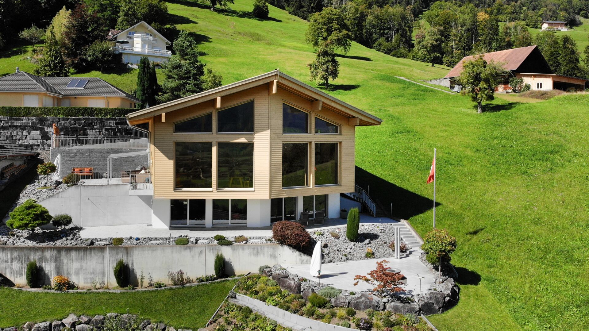 Exklusives Wohnhaus am Hang - Südostansicht